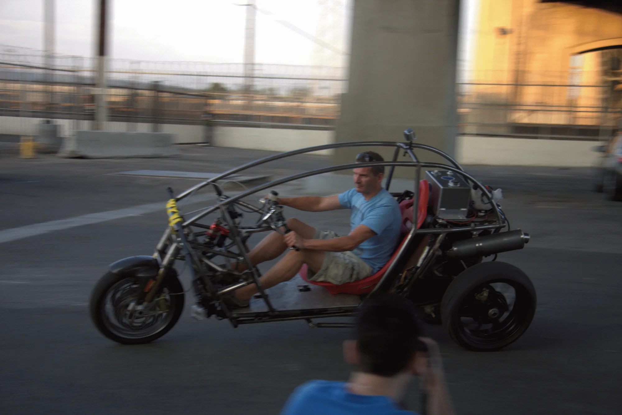 Step 4: Markus Scholten driving the bare welded tube-frame Trinova rolling chassis on asphalt